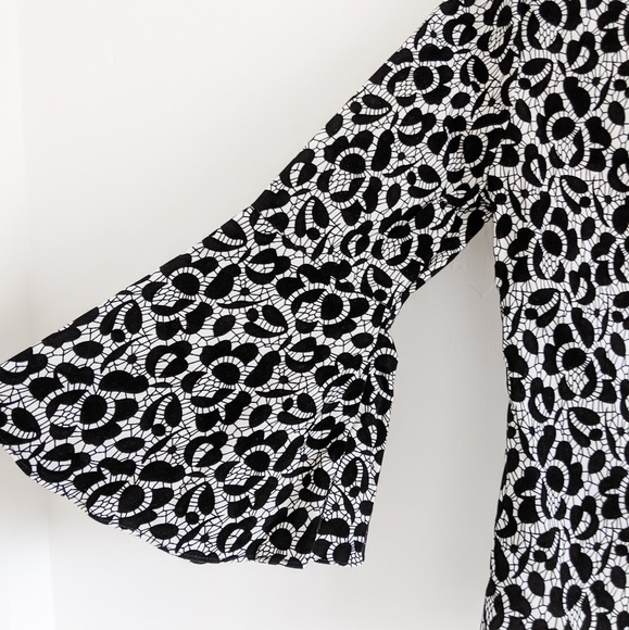 Bell sleeve white and black top - Picture 2 of 4